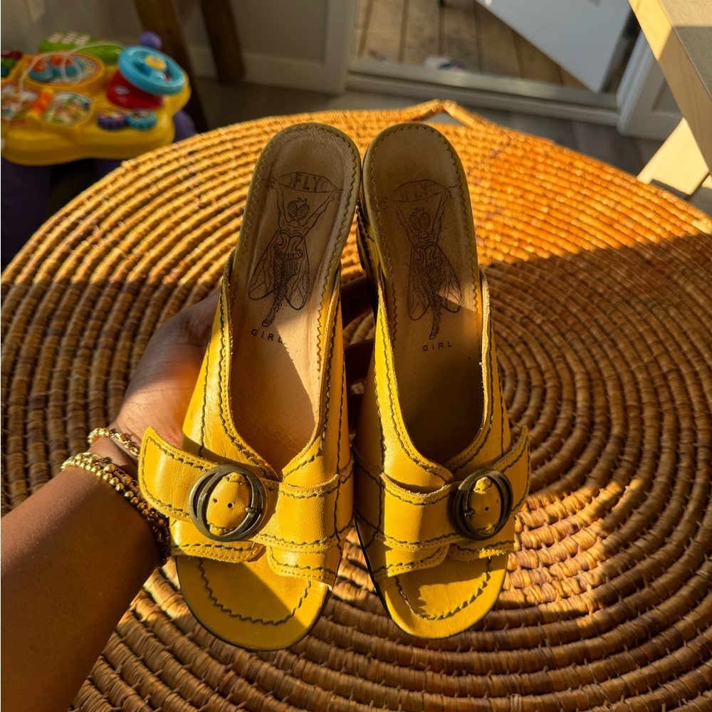 Fly London mustard yellow made in Portugal size 8 slip on…..